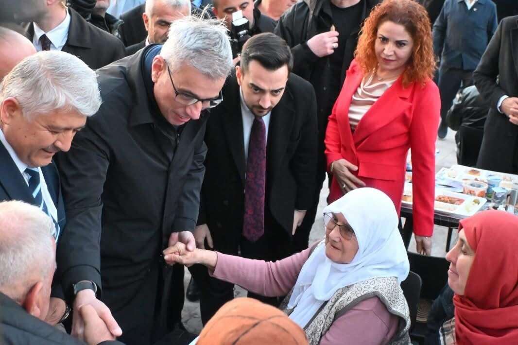 Sağlık Bakanı Memişoğlu  Seydikemer’de: Vatandaşlarla İftar Sofrasında Bir Araya Geldi 3